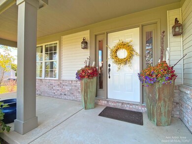 6458 Meadow Ridge Ct, Dexter, MI 48130 - photo 2