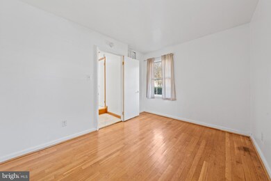 7205 Longbranch Dr, New Carrollton, MD 20784 - photo 4