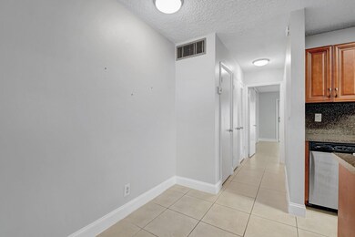 Southbridge Condominiums unit 1120, West Palm Beach, FL 33405 - photo 4