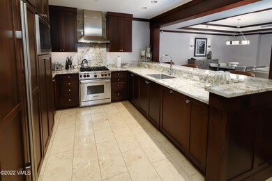 four_seasons_5101_kitchen