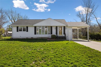 131 Foote St SW, Cedar Rapids, IA 52404 - photo 2