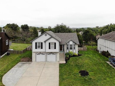 1712 Longhorn Ln, Raymore, MO 64083 - photo 2