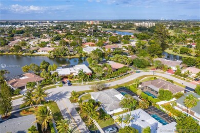 570 Oakwood Ln, Weston, FL 33326 - photo 7