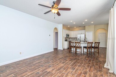 The dining area adjoins the living room - perfect 