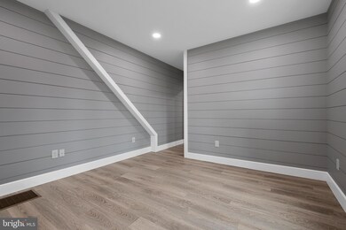 211 W Broad St, Reading, PA 19607 - photo 6