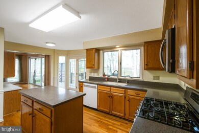 8908 Bovelder Dr, Laurel, MD 20708 - photo 7