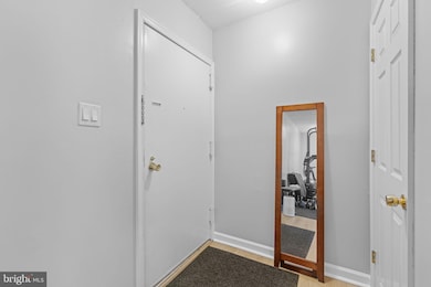 132 Roberts Ln unit 102, Alexandria, VA 22314 - photo 3