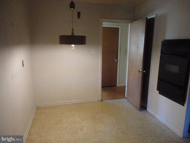 4946 Jackson Dr, Brookhaven, PA 19015 - photo 5