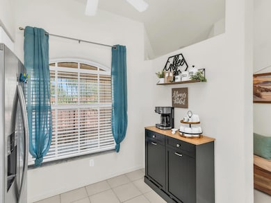 230 Newport Dr Apt 610 Naples FL 34114 U