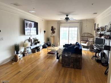 411-419 Chestnut St unit 2D, Newark, NJ 07105 - photo 3