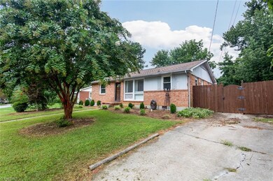 2012 Urban Dr, Greensboro, NC 27403 - photo 2