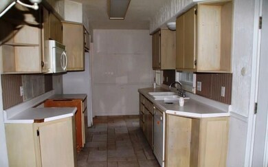 1010 Parkway Dr, Bettendorf, IA 52722 - photo 5