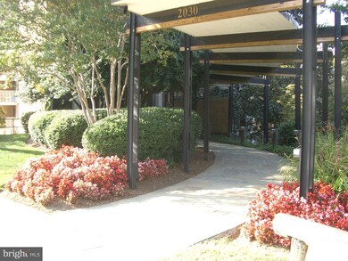 Circle Condominiums unit 1205, Arlington, VA 22201 - photo 3