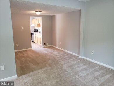 2593 Merrywood Ct unit 12, Woodbridge, VA 22192 - photo 2