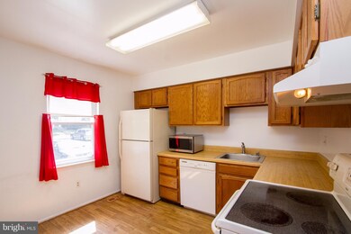 7020 Palamar Terrace, Lanham, MD 20706 - photo 4