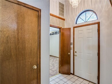 1100 N Avery Dr, Moore, OK 73160 - photo 4