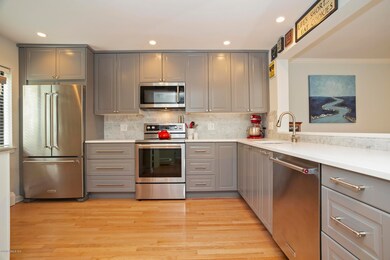 302 River W unit 302, Greenwich, CT 06831 - photo 6