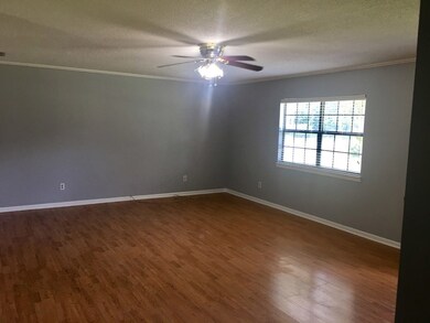 327 Cloverleaf Cir, Bainbridge, GA 39817 - photo 3