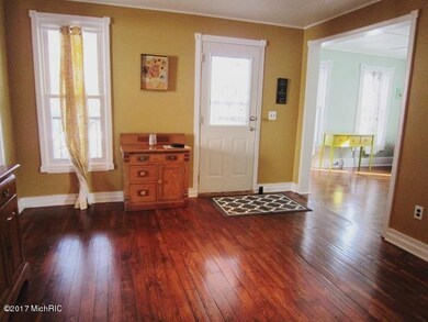 409 N Marshall Ave, Marshall, MI 49068 - photo 3