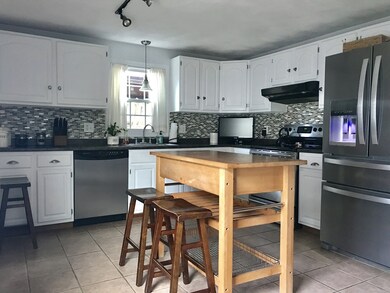 105 Holten St unit 4, Danvers, MA 01923 - photo 2