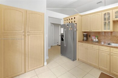 7252 Solandra Ln, Tamarac, FL 33321 - photo 6