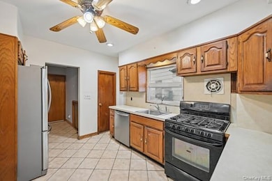 103 Smith St unit 1, Lynbrook, NY 11563 - photo 5