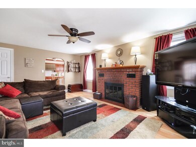 136 Thompson Ave, Gibbstown, NJ 08027 - photo 3