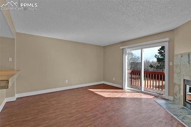 Bright Living Area, Private Deck Overlooks The Yar
