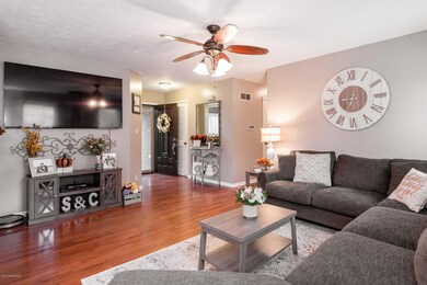 6809 E Manslick Rd, Louisville, KY 40228 - photo 7