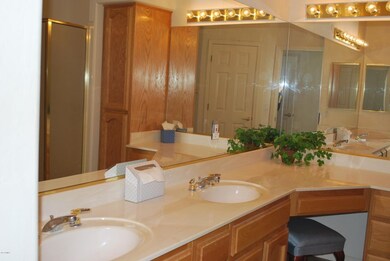 Master bath, dual sinks, walk in shower