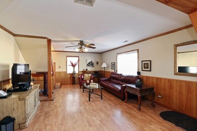 516 Apache Ave, Carpentersville, IL 60110 - photo 6