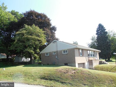 115 W Huller Ln, Reading, PA 19605 - photo 4