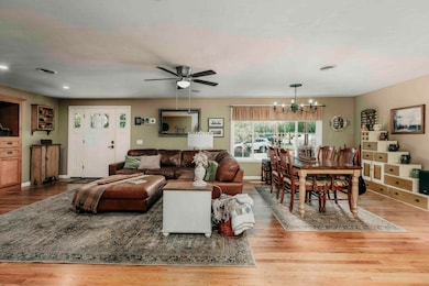 457 NE 12th St, Grants Pass, OR 97526 - photo 7