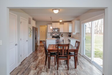 59256 Silvergrass-107 DR to Kitchen
