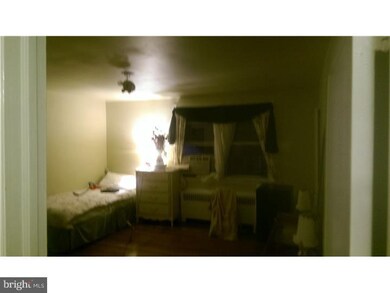 6857 Clover Ln, Upper Darby, PA 19082 - photo 4