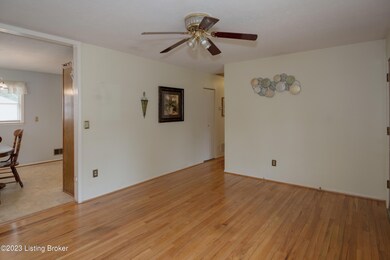 9306 Pagoda Dr, Louisville, KY 40229 - photo 7