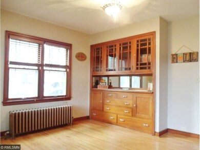 ...with it's beautiful, built-in hutch!
