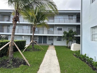 1100 NE 1 Ct unit 111, Hallandale Beach, FL 33009 - photo 3