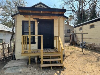 304 E Stewart St, Laredo, TX 78040 - photo 6