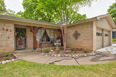 721 Thousand Oaks Dr, Hurst, TX 76054 - photo 5
