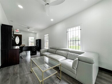 214 E 30th St, Houston, TX 77018 - photo 7