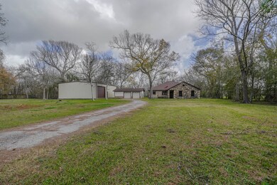 21033 Britt Oaks Dr, Alvin, TX 77511 - photo 2