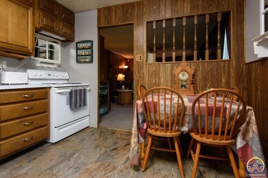 3121 SW Fillmore St, Topeka, KS 66611 - photo 6