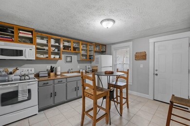 65 S Elm St unit 4, Manchester, NH 03103 - photo 4