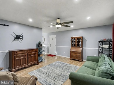 123 Overview Cir E, Red Lion, PA 17356 - photo 4