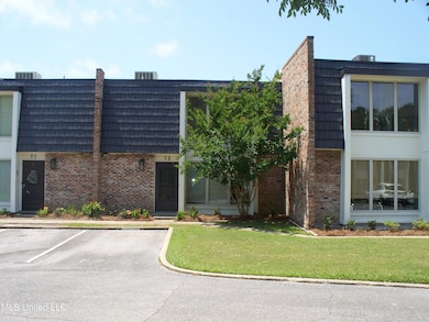 527 Front Beach Dr, Ocean Springs, MS 39564 - photo 2