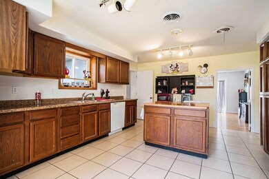 1119 Huntly kitchen