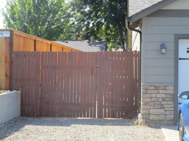 1588 Inverness Dr, Medford, OR 97504 - photo 4