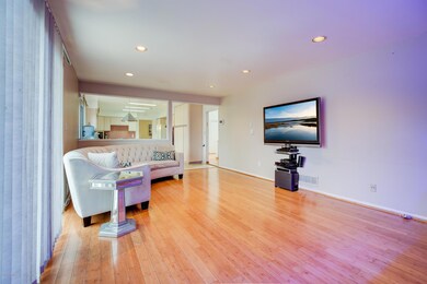 006_Family Room