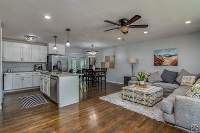 3231 SW 33rd St, Topeka, KS 66614 - photo 7